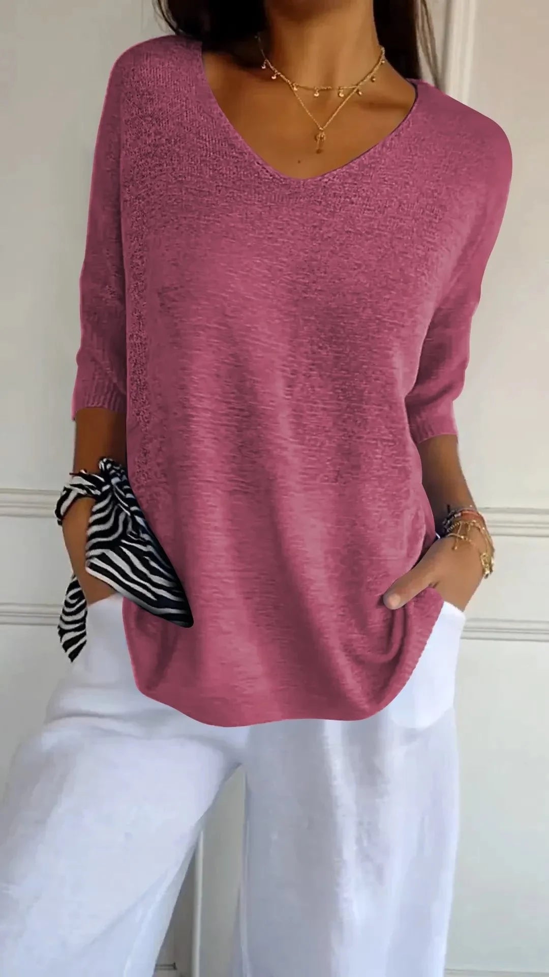 Blusa Luna rosa com decote V e toque macio — Miralleve
